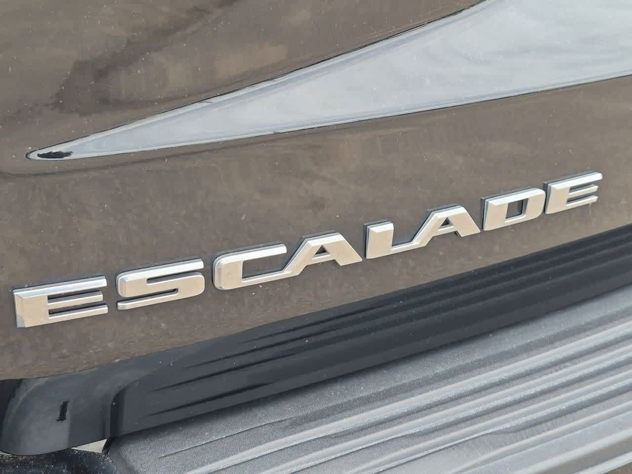 Used 2023 Cadillac Escalade Premium Luxury AWD/4WD image 12
