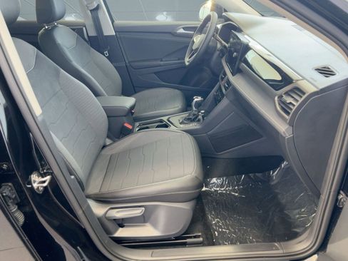 New 2026 Volkswagen Taos SE image 30