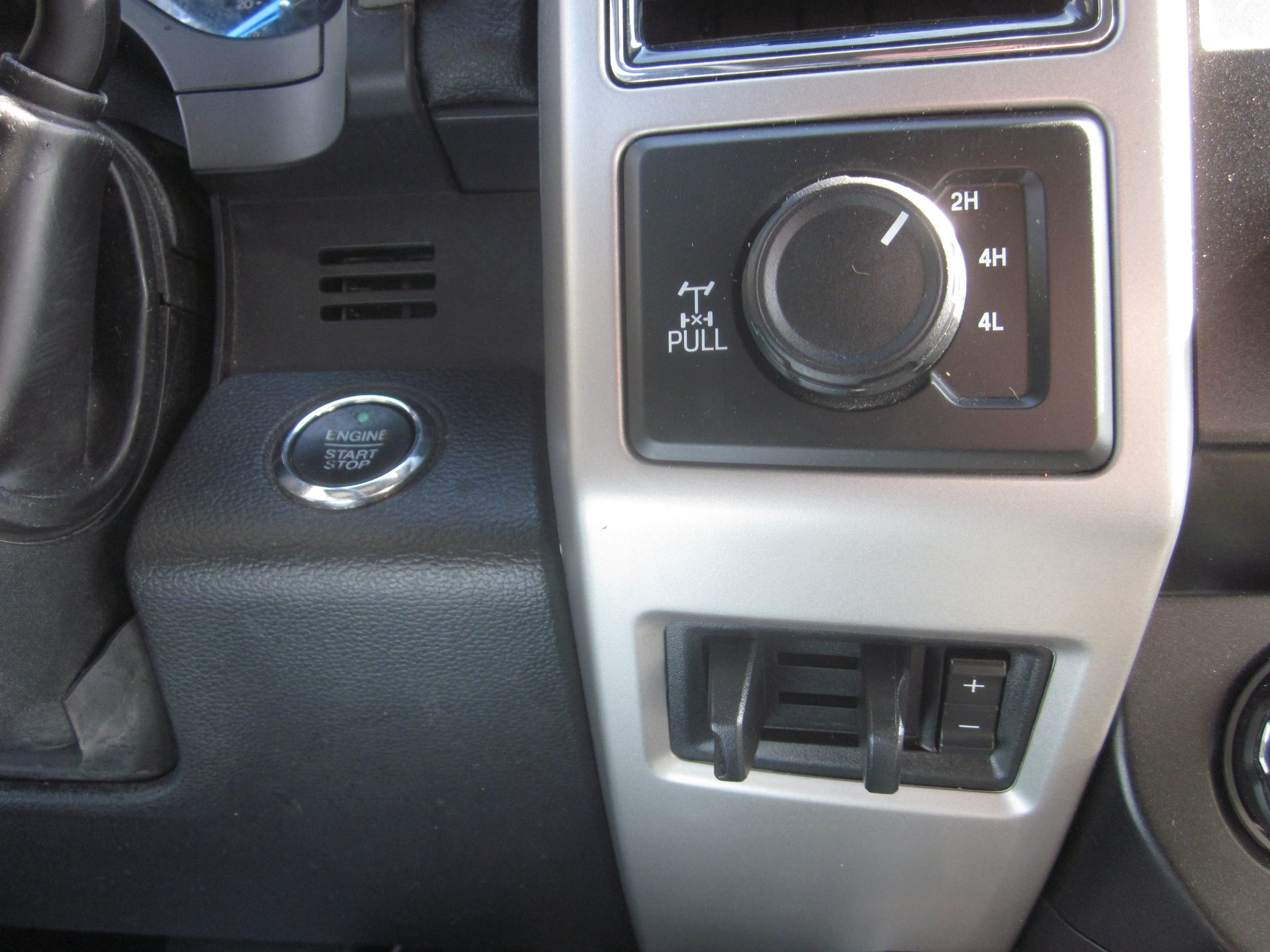 Used 2020 Ford F250 Lariat w/ Lariat Ultimate Package AWD/4WD image 22