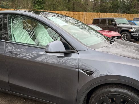 Used 2021 Tesla Model Y Long Range image 14