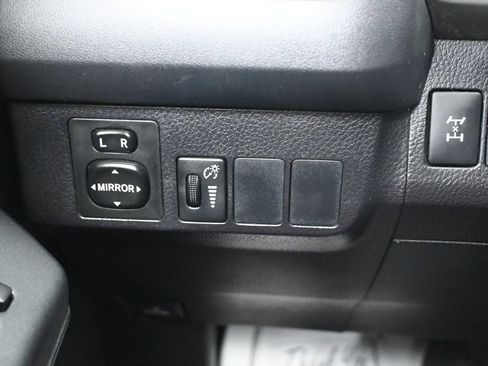 Used 2016 Toyota RAV4 LE AWD/4WD image 32
