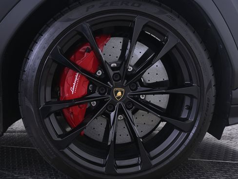 Used 2022 Lamborghini Urus image 14