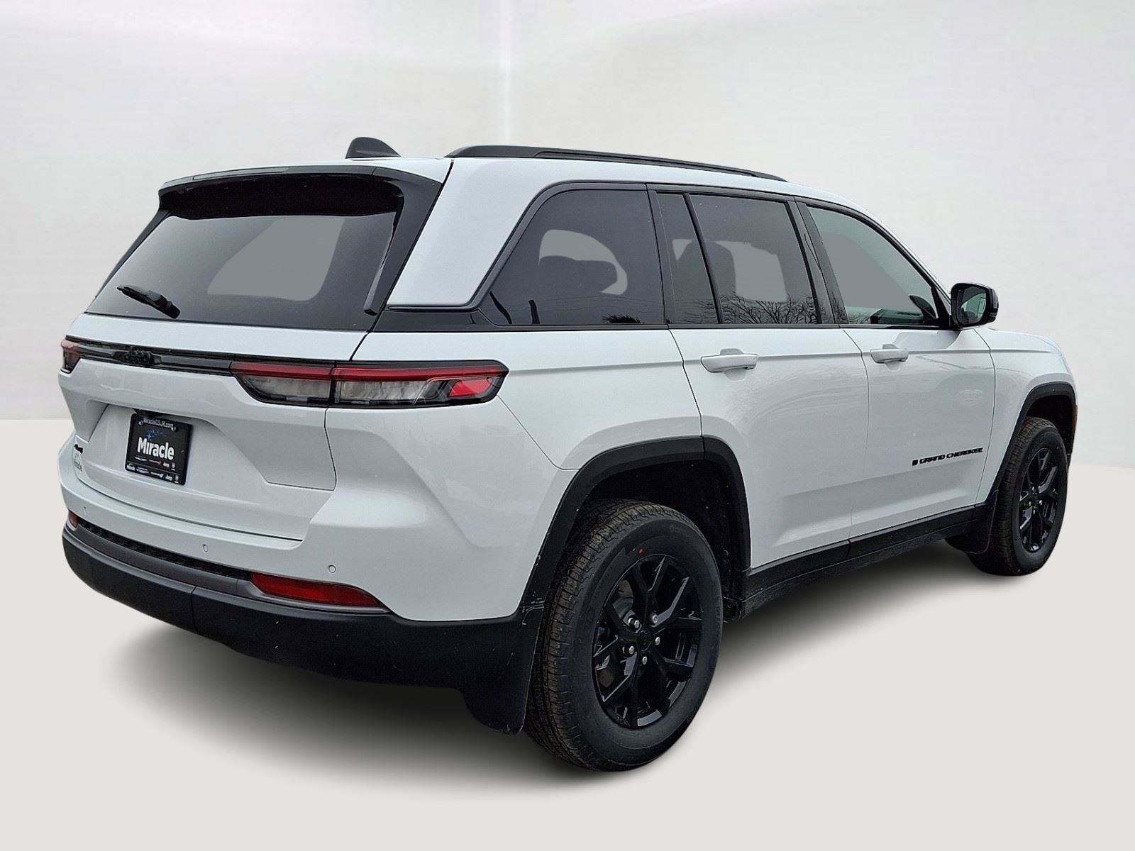 New 2026 Jeep Grand Cherokee Altitude AWD/4WD image 3