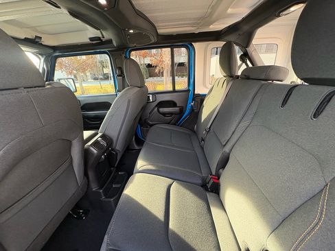 Used 2024 Jeep Wrangler Willys image 29