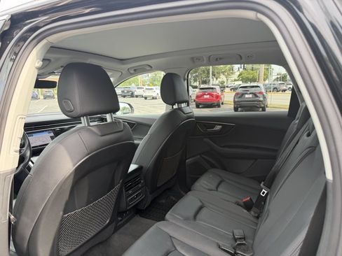 Used 2023 Audi Q7 2.0T Premium Plus w/ Premium Plus Package AWD/4WD image 3