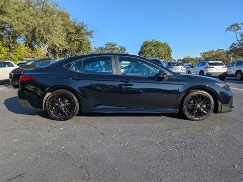 Used 2025 Toyota Camry SE image 3