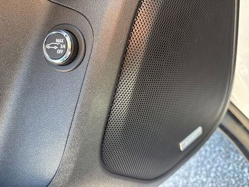 Used 2023 GMC Acadia SLT image 26