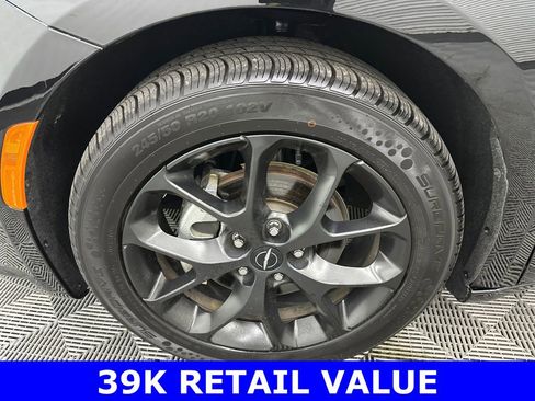 Used 2025 Chrysler Pacifica Limited image 13