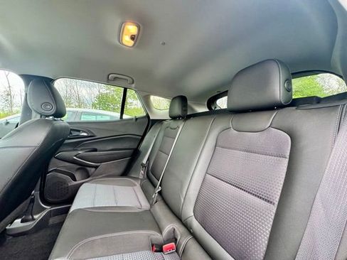 Used 2025 Chevrolet Trax LT FWD image 16