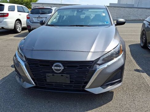 Used 2024 Nissan Altima 2.5 SV FWD image 2