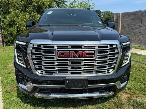 Used 2025 GMC Yukon XL Denali AWD/4WD image 2