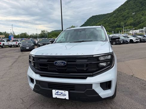 Used 2026 Ford Expedition Max Active AWD/4WD image 2