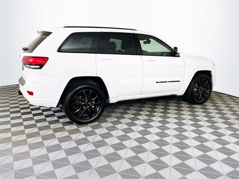 Used 2022 Jeep Grand Cherokee Laredo X AWD/4WD image 10