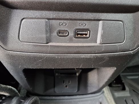 Used 2025 GMC Canyon AT4 image 24