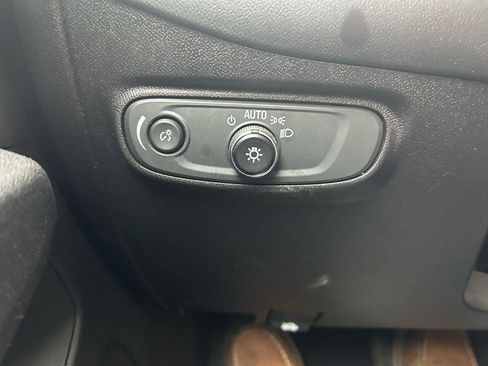 Used 2019 Chevrolet Equinox LT image 25