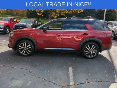 Used 2023 Nissan Pathfinder Platinum image 2
