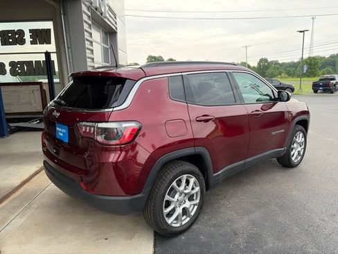 Used 2022 Jeep Compass Latitude AWD/4WD image 3