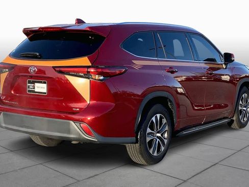 Used 2021 Toyota Highlander XLE FWD image 12