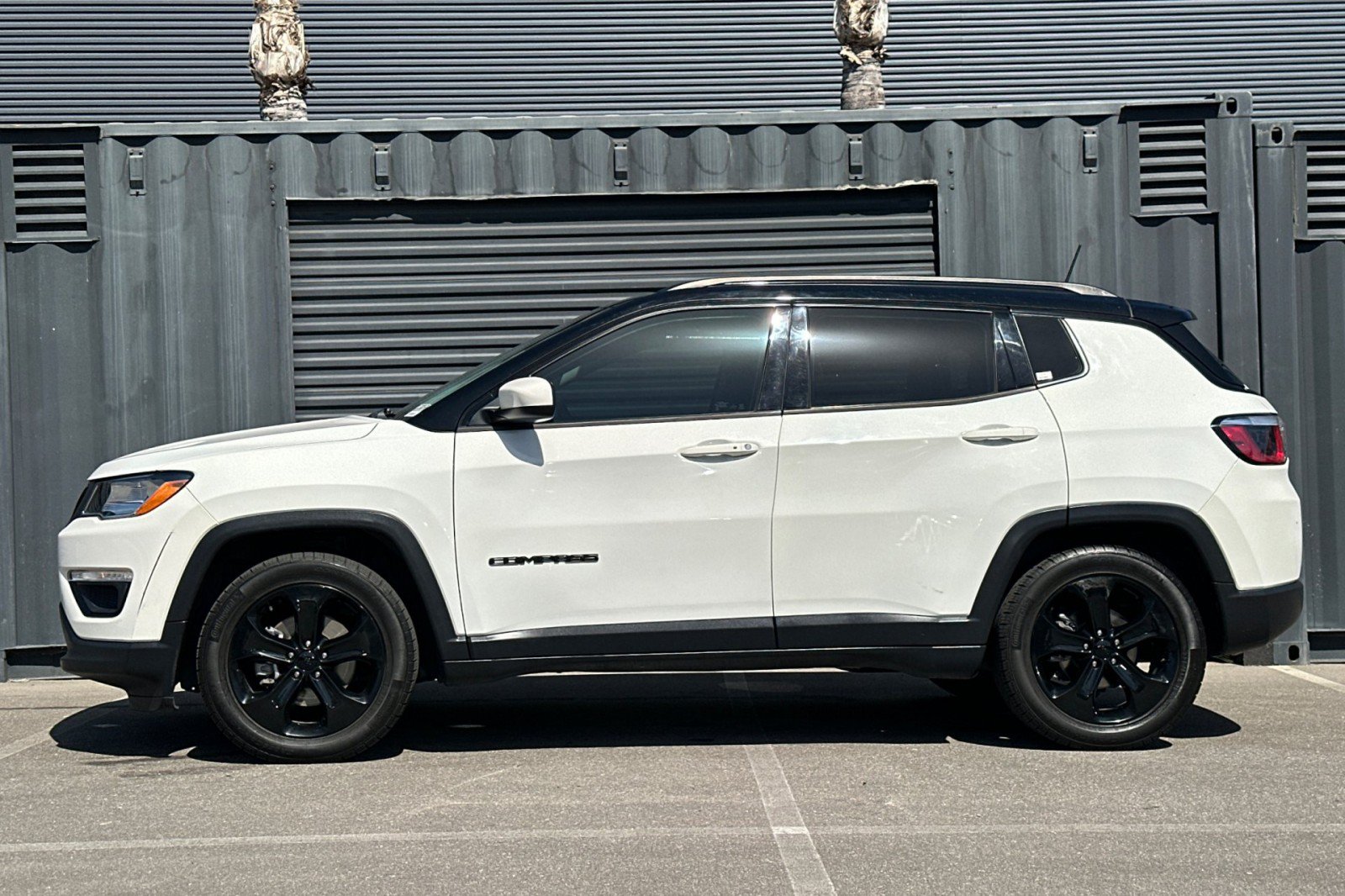 Used 2019 Jeep Compass Latitude FWD image 2
