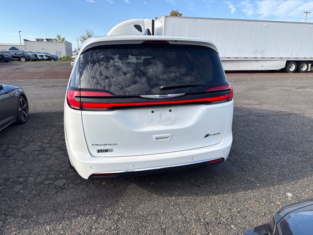 Used 2023 Chrysler Pacifica Limited FWD image 8