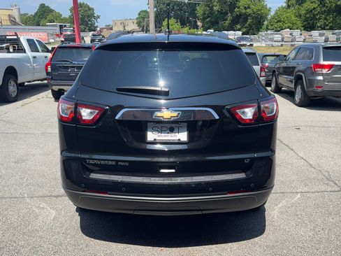 Used 2017 Chevrolet Traverse LT w/ Style and Technology Package image 5