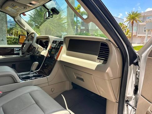 Used 2014 Lincoln Navigator 2WD image 63