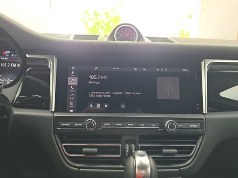 Used 2020 Porsche Macan AWD/4WD image 20