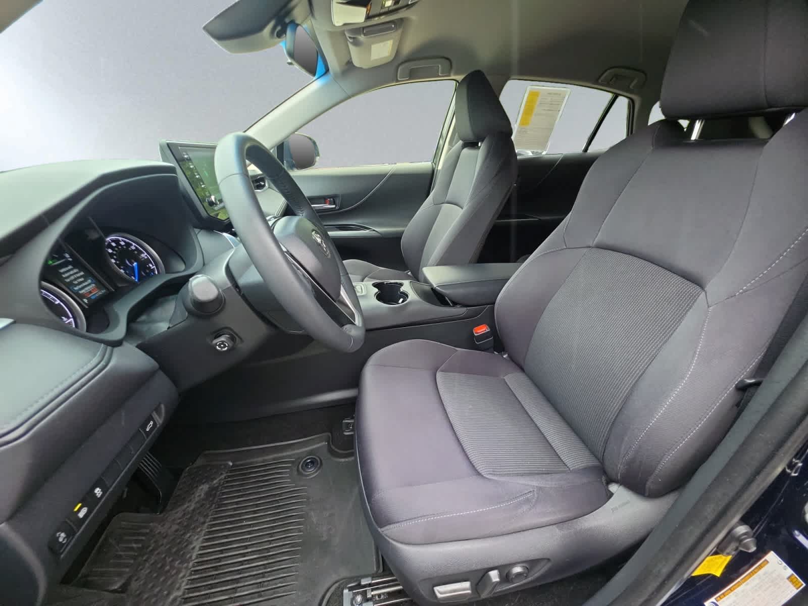 Used 2022 Toyota Venza LE AWD/4WD image 16