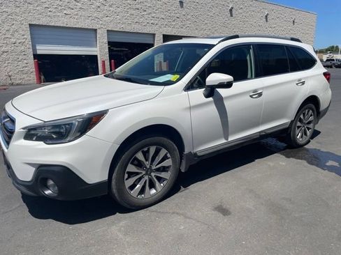 Used 2018 Subaru Outback 3.6R Touring w/ Popular Package #3 AWD/4WD image 4
