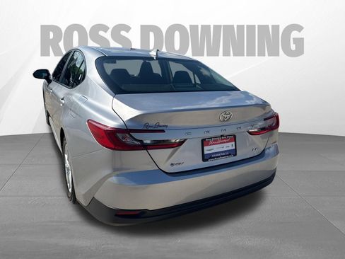 Used 2025 Toyota Camry LE image 4