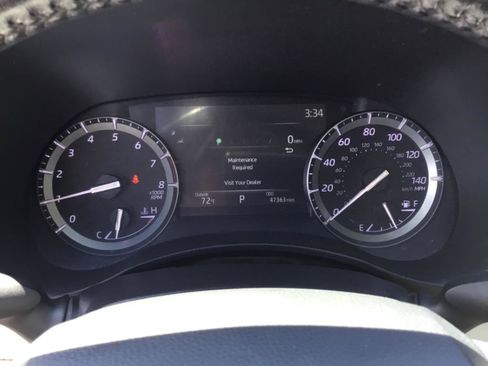 Used 2020 Toyota Highlander XLE FWD image 25
