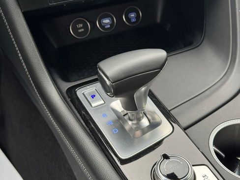 Used 2025 Genesis G70 2.5T image 40