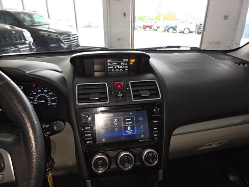 Used 2018 Subaru Forester 2.5i Premium AWD/4WD image 32