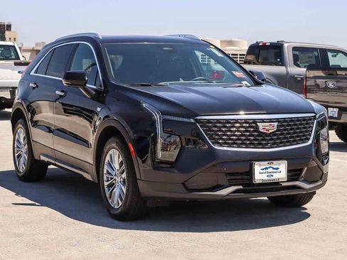 Used 2025 Cadillac XT4 Premium Luxury w/ Cold Weather Package FWD image 3