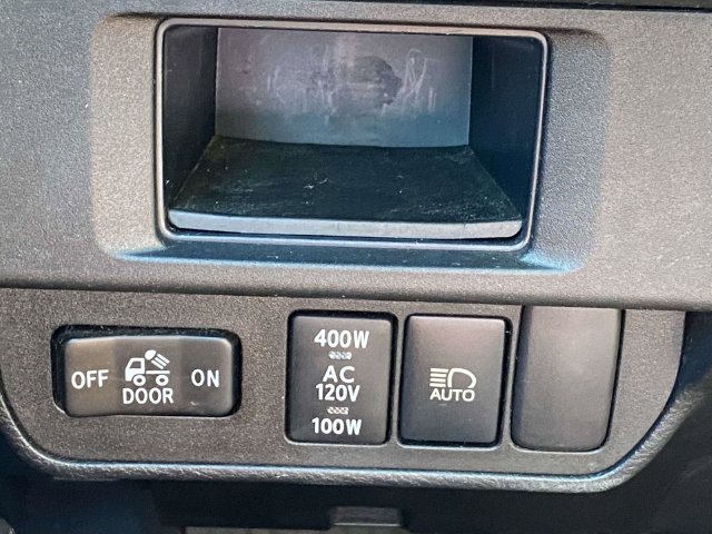 Used 2019 Toyota Tacoma TRD Off-Road AWD/4WD image 18