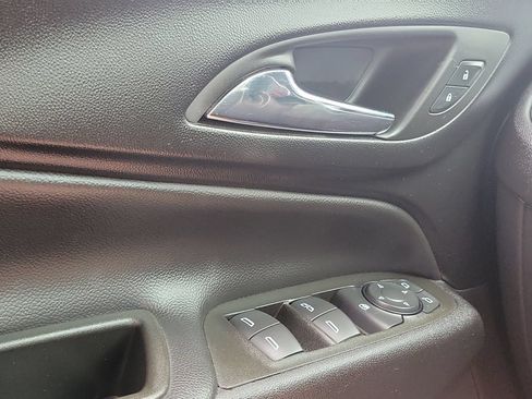Used 2024 Chevrolet Equinox LT w/ Driver Convenience Package FWD image 12