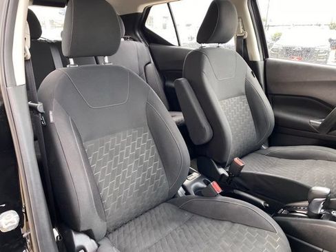 Used 2022 Nissan Kicks S FWD image 9