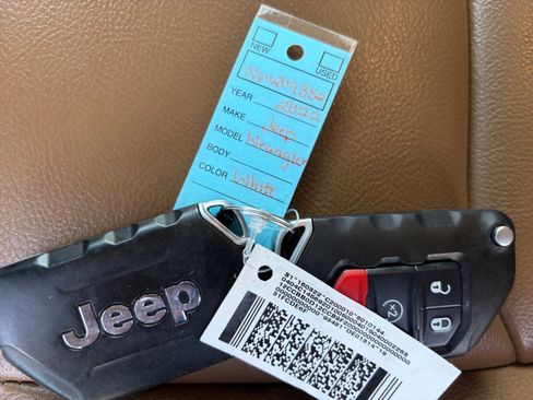 Used 2022 Jeep Wrangler Unlimited Sahara w/ Cold Weather Group AWD/4WD image 30