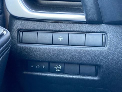 Used 2023 Nissan Rogue SV image 14