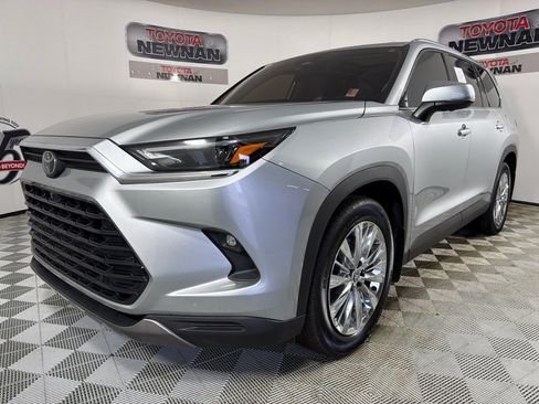 Used 2024 Toyota Grand Highlander AWD image 8
