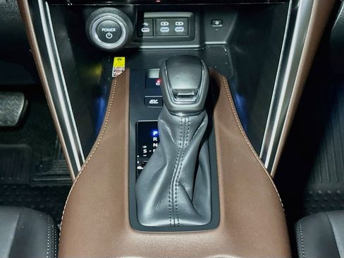 Used 2023 Toyota Venza XLE AWD/4WD image 32