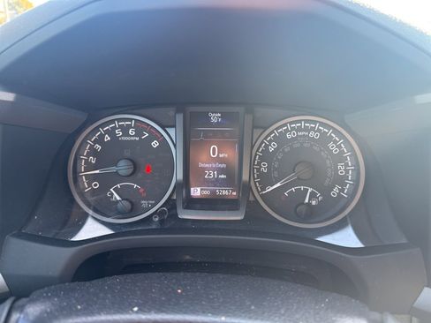 Used 2022 Toyota Tacoma TRD Off-Road image 33