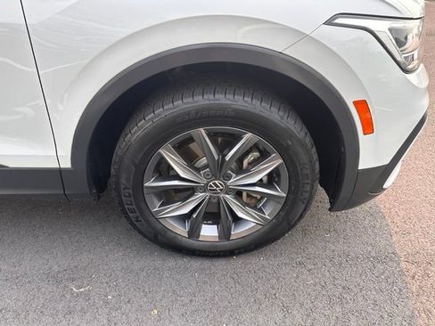 Used 2022 Volkswagen Tiguan SE AWD/4WD image 13