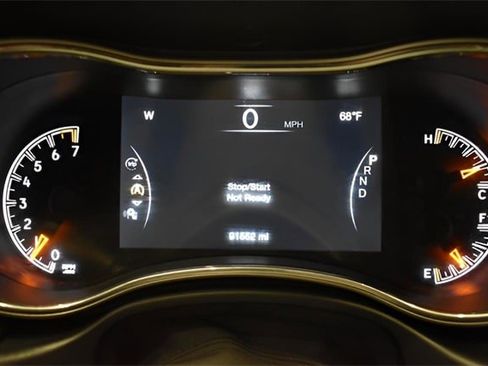 Used 2018 Jeep Grand Cherokee Laredo image 27