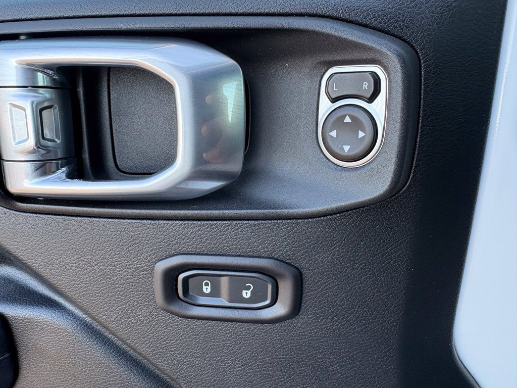 Used 2018 Jeep Wrangler Unlimited Sport S AWD/4WD image 32