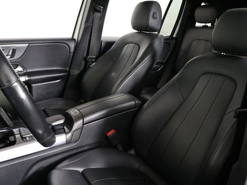 Used 2021 Mercedes-Benz GLB 250 4MATIC w/ Premium Package image 28