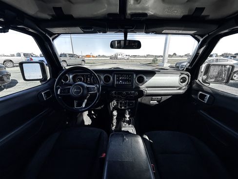 Used 2019 Jeep Wrangler Unlimited Sahara image 9
