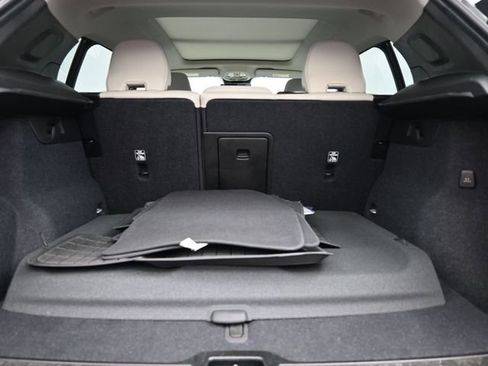 Used 2023 Volvo XC40 B5 Plus image 29