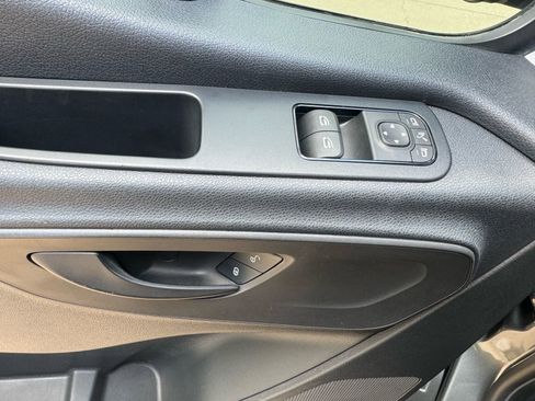 Used 2019 Mercedes-Benz Sprinter 2500 image 13