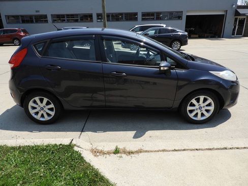 Used 2013 Ford Fiesta SE FWD image 9